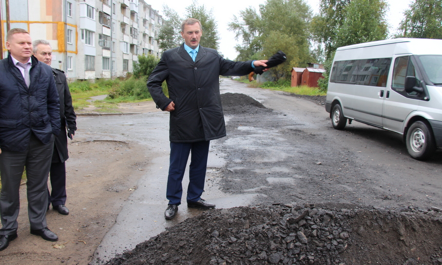 Глава Архангельска распорядился убрать гаражи, стоящие вплотную к проезжей части.